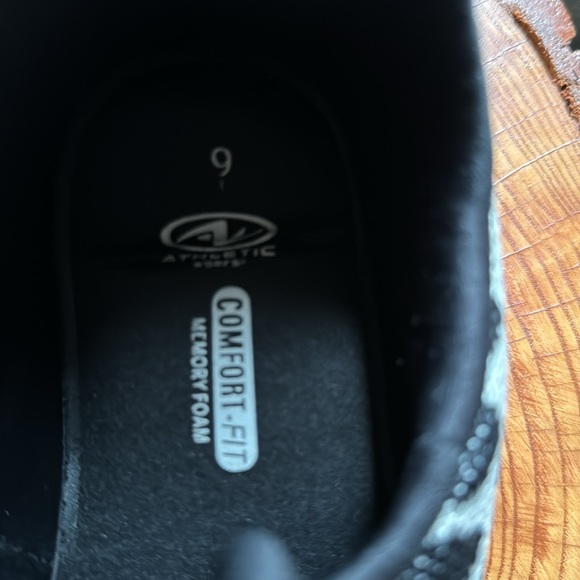 Sneakers size 9 poke-a-dot - Picture 5 of 6